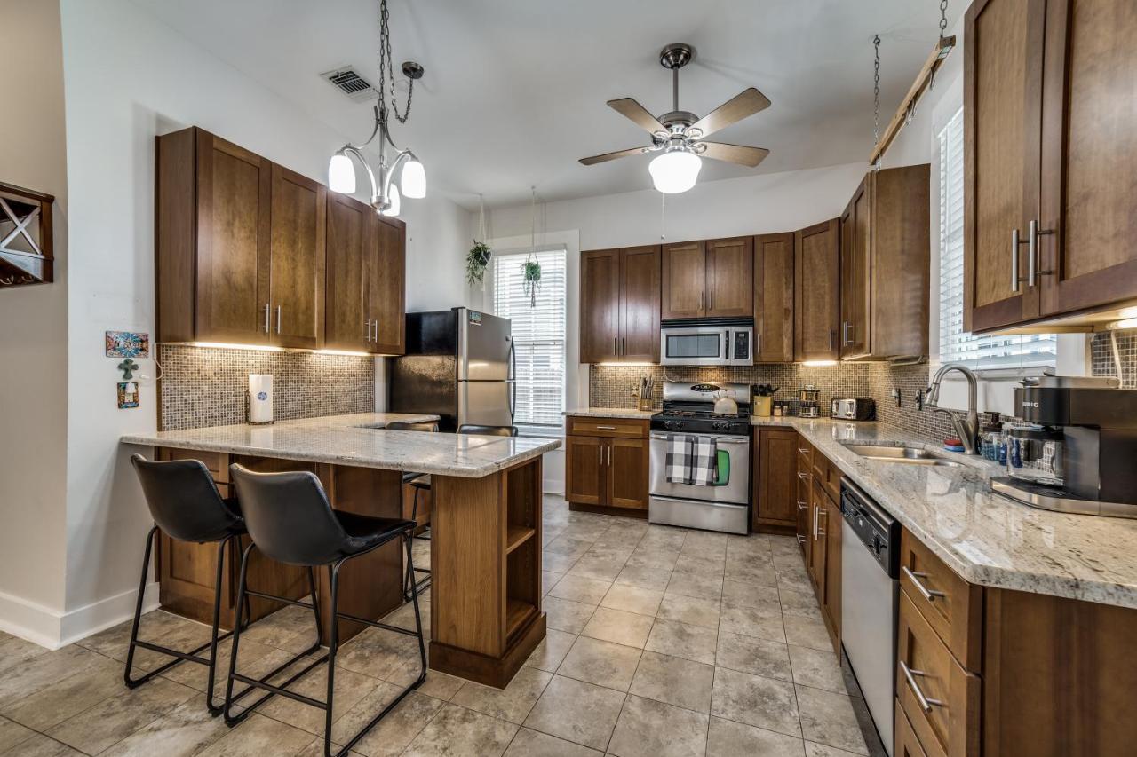 Downtown Historic 2Bdrm, Walk To Riverwalk, Alamo; Beautifully Renovated! San Antonio Kültér fotó