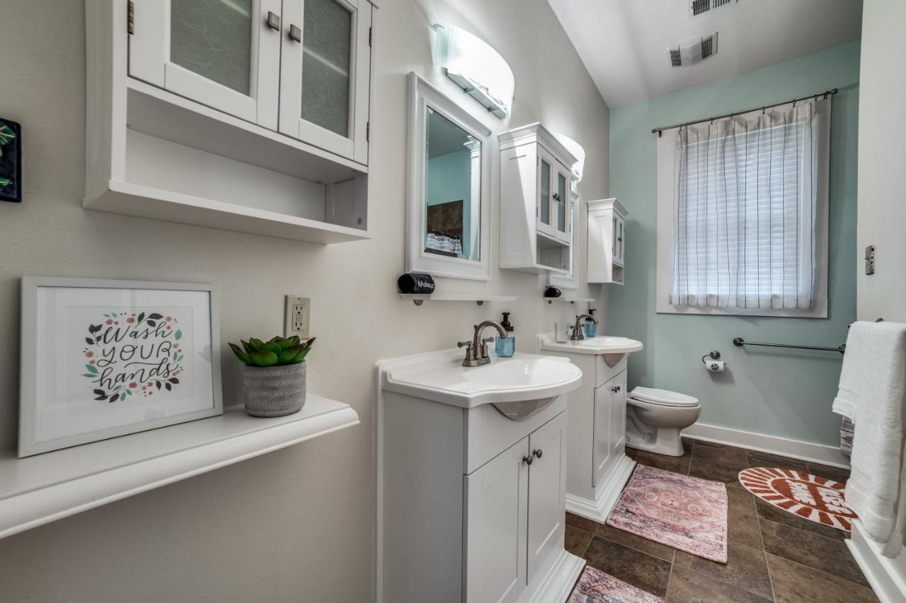Downtown Historic 2Bdrm, Walk To Riverwalk, Alamo; Beautifully Renovated! San Antonio Kültér fotó