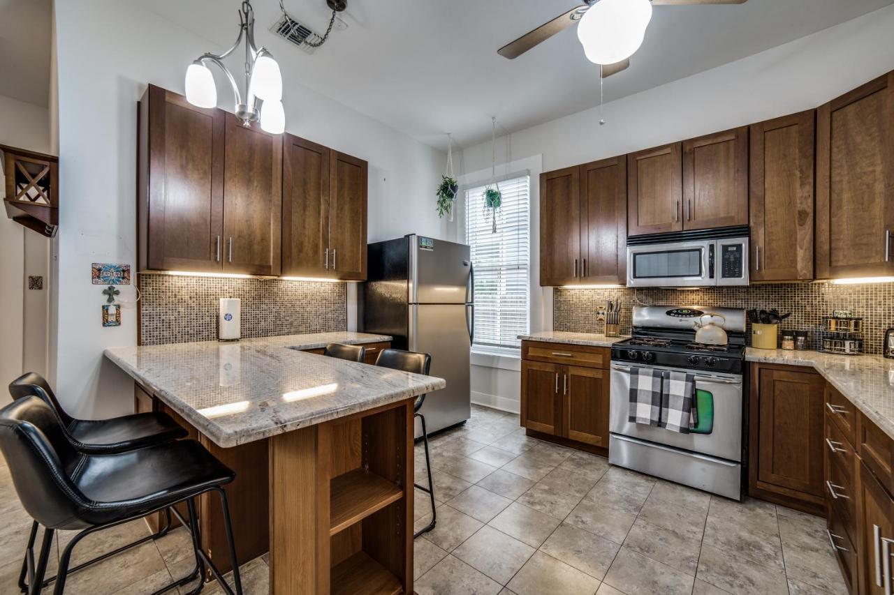 Downtown Historic 2Bdrm, Walk To Riverwalk, Alamo; Beautifully Renovated! San Antonio Kültér fotó