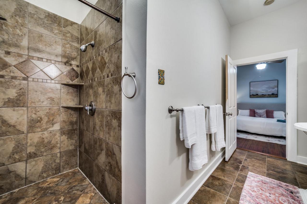 Downtown Historic 2Bdrm, Walk To Riverwalk, Alamo; Beautifully Renovated! San Antonio Kültér fotó