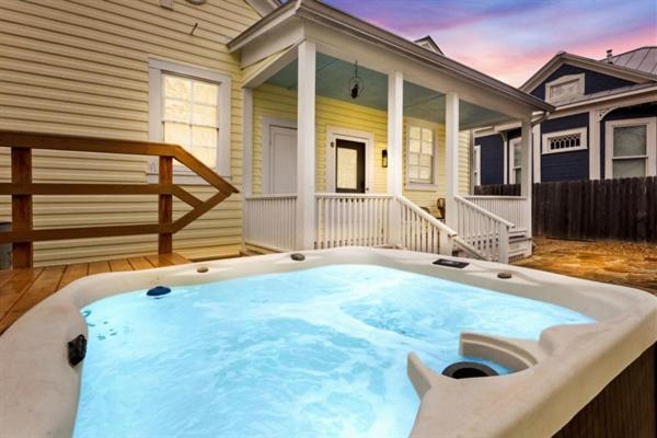 Downtown Historic 2Bdrm, Walk To Riverwalk, Alamo; Beautifully Renovated! San Antonio Kültér fotó
