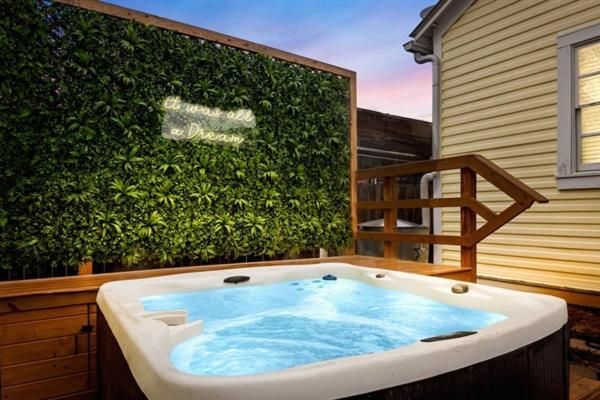 Downtown Historic 2Bdrm, Walk To Riverwalk, Alamo; Beautifully Renovated! San Antonio Kültér fotó
